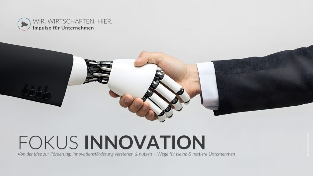 Fokus Innovation: Handschlag von Roboter & Geschäftsmensch