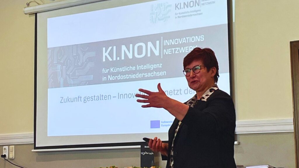 Elisabeth Klose (KI.NON) referiert bei FOKUS INNOVATION am 35.02.26 in Lüchow