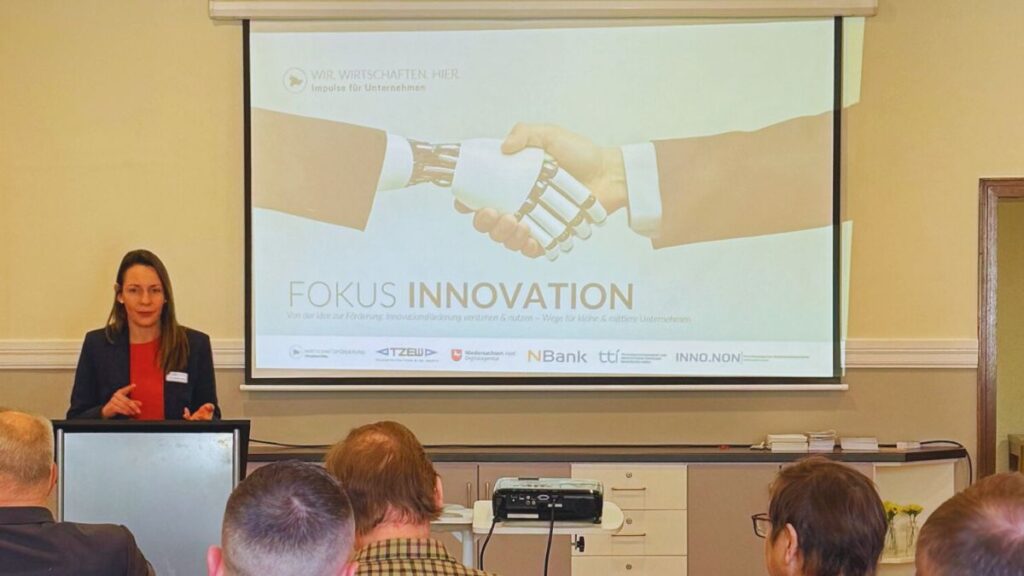 Julia Schlüsselburg (Wirtshcaftsförderung Wendland.Elbe) referiert bei FOKUS INNOVATION am 35.02.26 in Lüchow