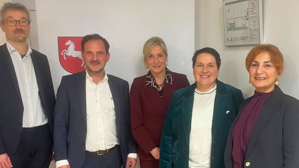 v.l.n.r.: Jan Ceyssens, Joachim Bunk, Landrätin Dagmar Schulz, Ministerin Melanie Walter und Prof. Dr. Ani Melkonyan-Gottschalk