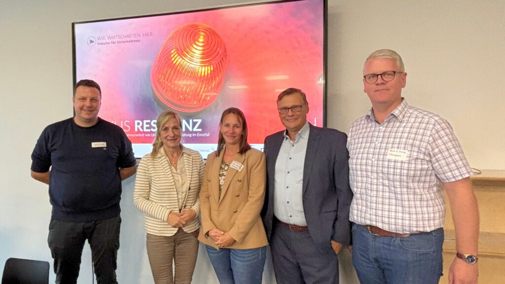 Veranstaltungs-Mitwirkende v.l.n.r. Sebastian Jessen (Landkreis FD32), Dagmar Schulz (Landrätin), Julia Schlüsselburg (Wirtschaftsförderung Wendland.Elbe), Volker Petersen (mbk), Hendrik Kunitz(Landkreis Leitung FD32)
Foto: Marie-Luise Wittemöller